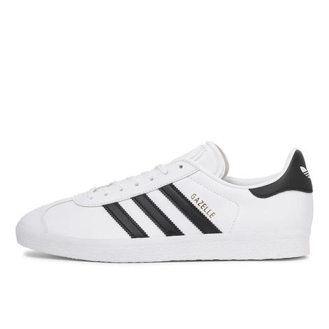 ABCマートにおける￥7990でのAdidasのオファー