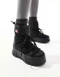 asosにおける￥140でのTommy Jeans hybrid flatform snow boots in blackのオファー