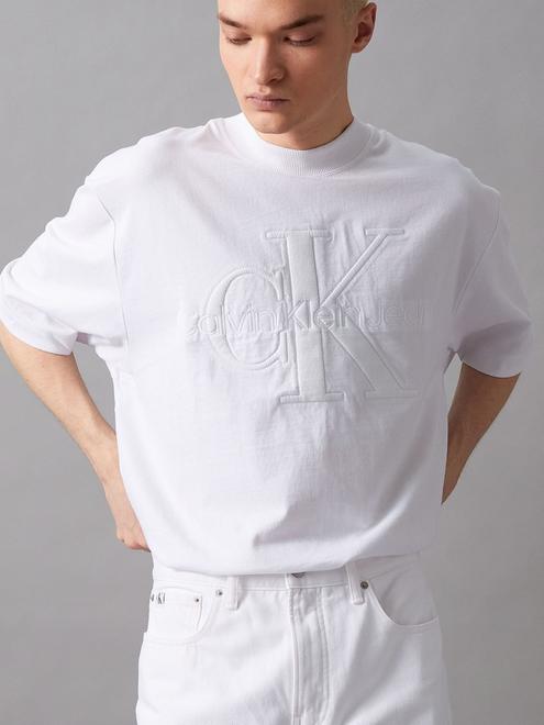 カルバン・クラインにおける￥13200での【Jung Kook／ジョングク着用商品】プレミアムモノロゴTシャツのオファー