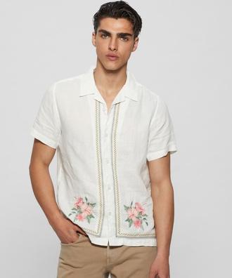 GUESSにおける￥9933でのECO Embroidered Island Linen Shirt 半袖 シャツ メンズのオファー