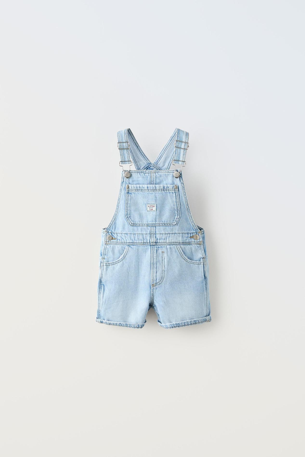 ZARAにおける￥3290でのSHORT DUNGAREES WITH BUCKLES AND LABELのオファー