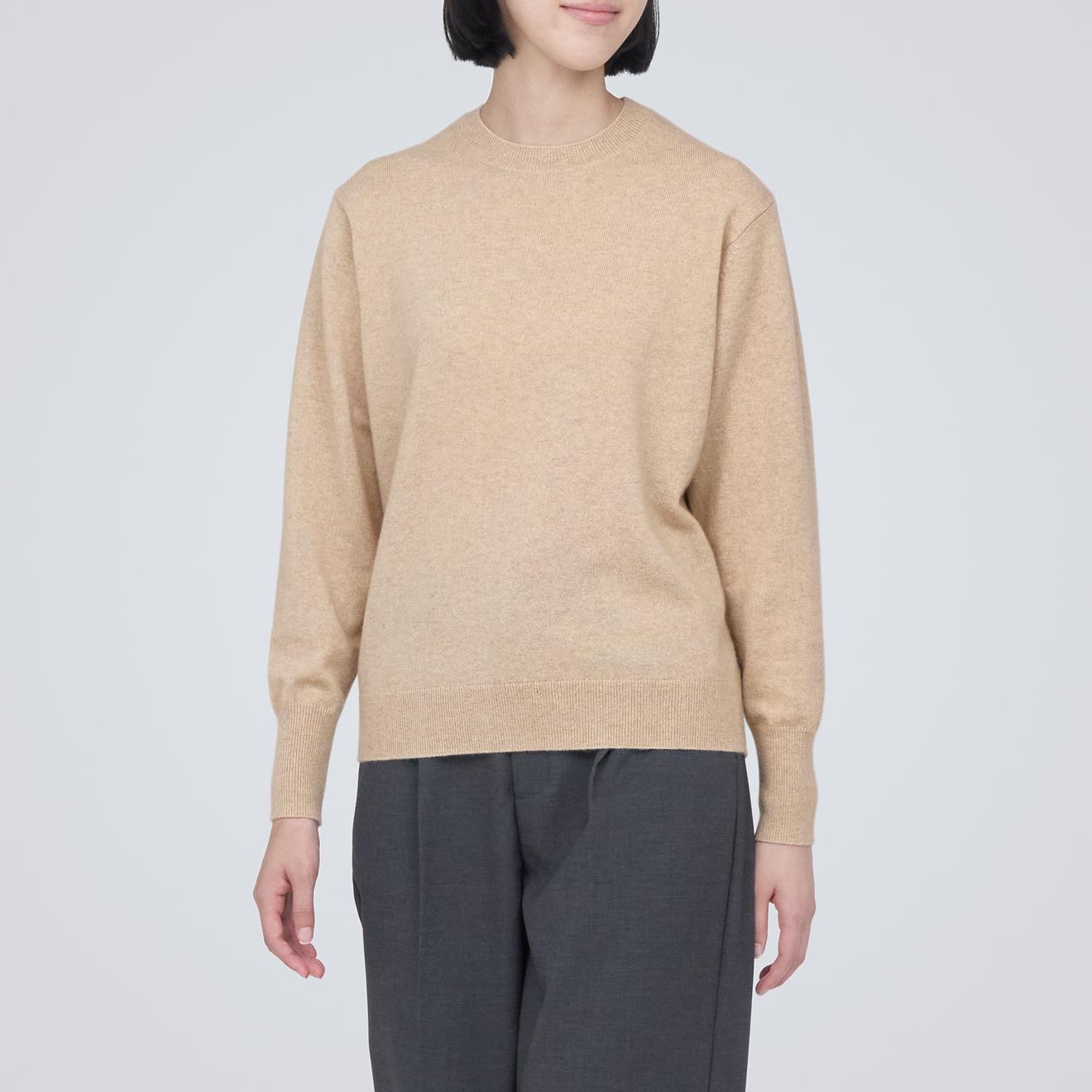 無印良品における￥9990での自然のまんまの色　カシミヤ　クルーネックセーター（数量限定）のオファー