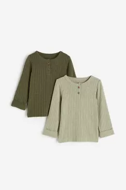 H&Mにおける￥1599でのリブヘンリーネックトップス 2枚セットのオファー